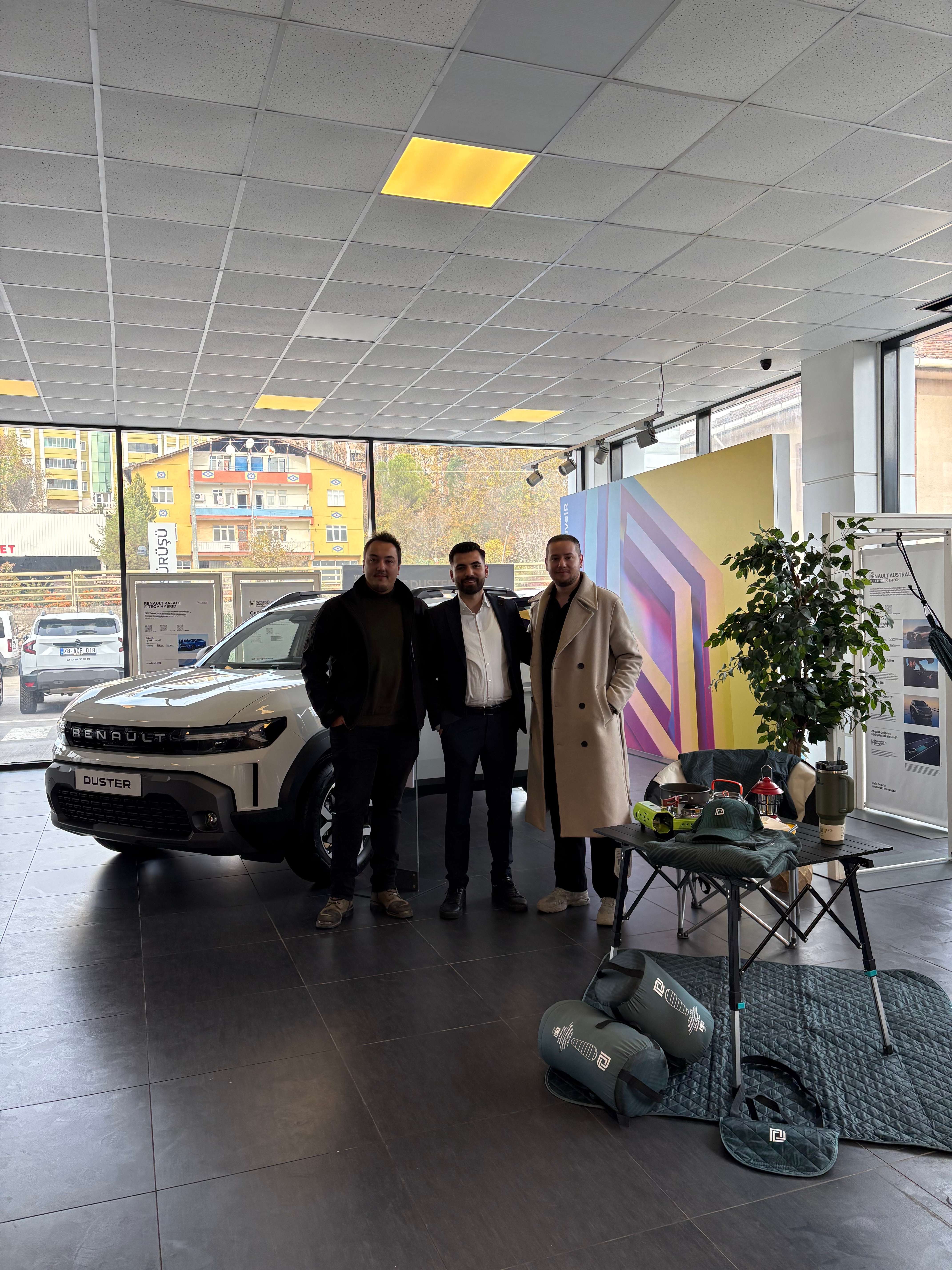 Bugün Renault Duster lansmanında kamp masalarımız ve sandalyelerimiz ile yerimizi aldık, test sürüşümüzüde gerçekleştirdik.